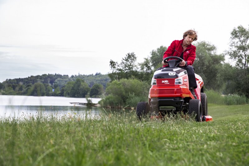 Multifunkcjonalne traktory ogrodowe, które zadbają o Twój ogród przez cały rok