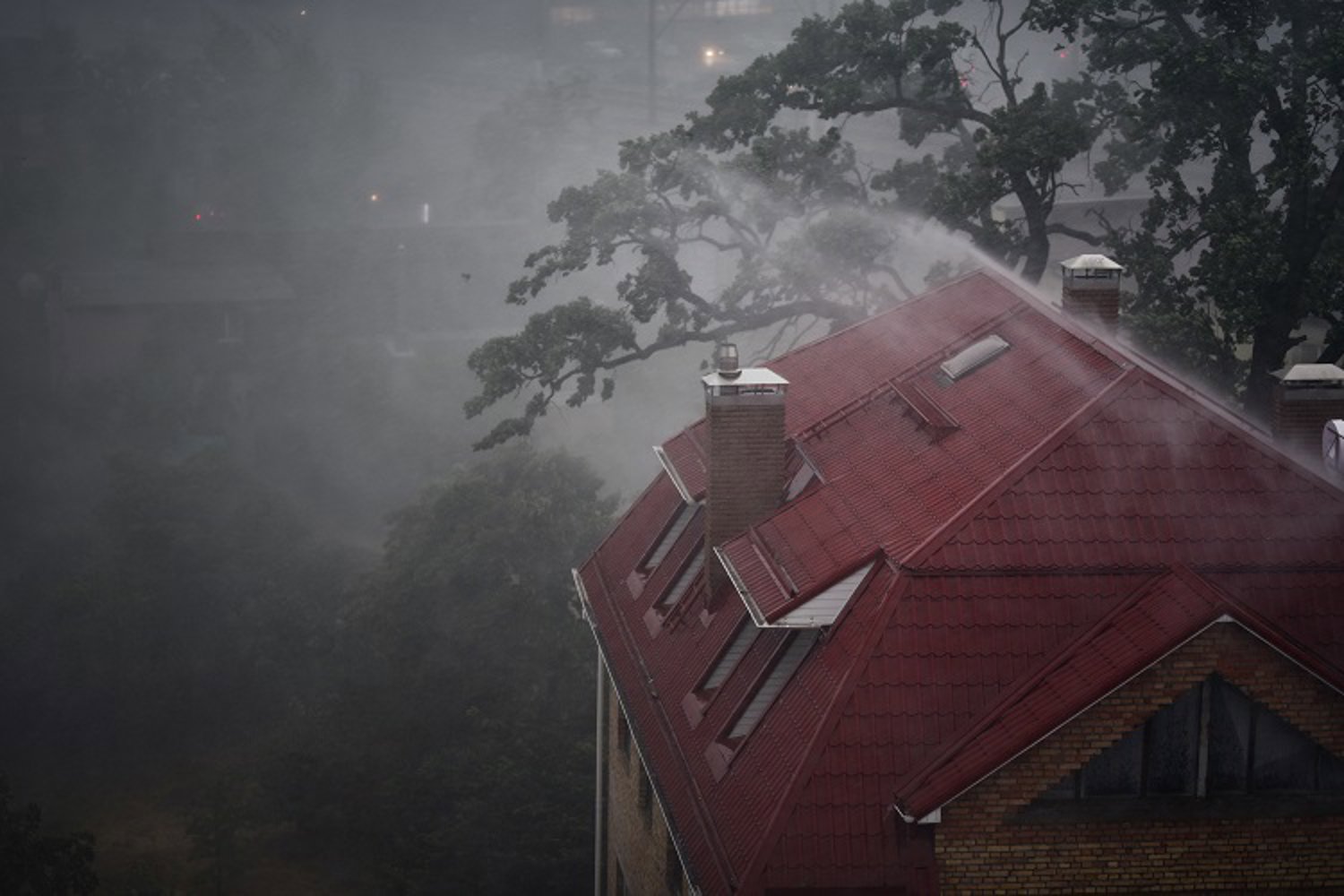Jak zwiększyć wytrzymałość dachu? Membrana może chronić przed ekstremalnymi warunkami pogodowymi 
